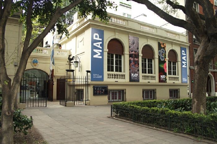 Exposición de joyería contemporánea argentina en el Museo José Hernández