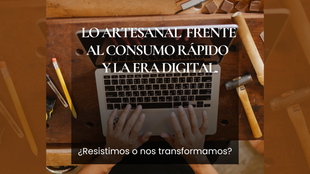 Mesa de trabajo artesanal con notebook y herramientas de joyería