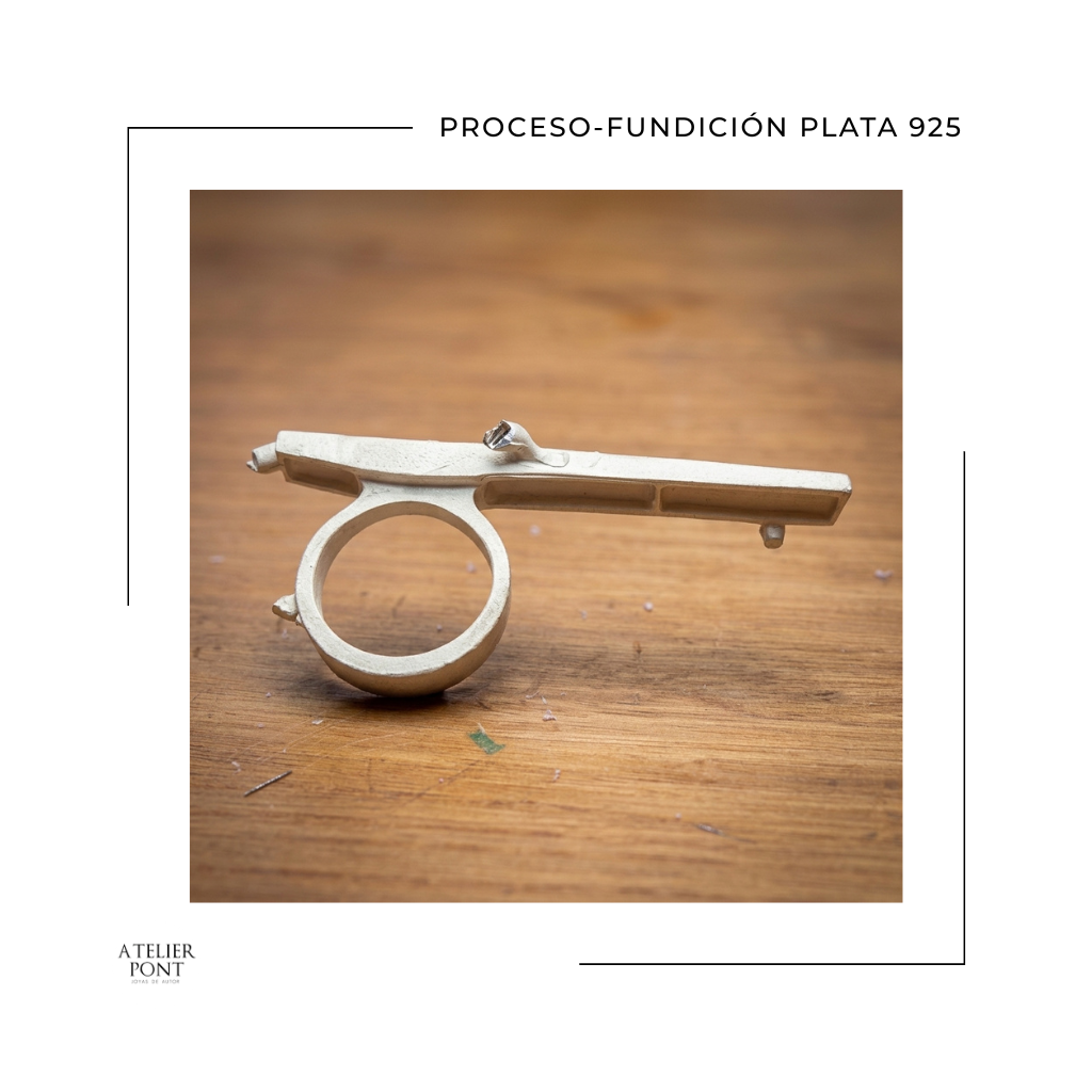 Pieza en plata 925 después del proceso de fundición.